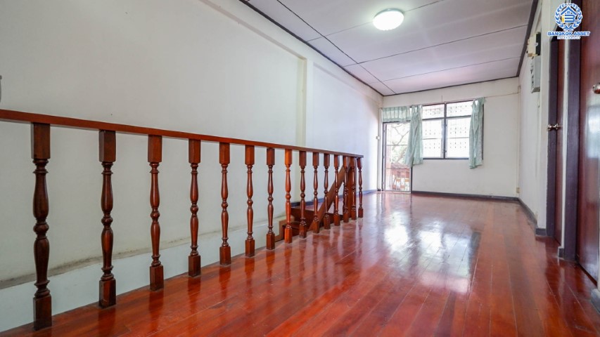 ทาวน์เฮ้าส์มือสองย่านนนทบุรี ซอย วงศ์สว่าง15 บางซื่อ บ้านสวยพร้อมเข้าอยู่ เนื้อที่ 21 ตร.ว. ฟังก์ชัน 2 ห้องนอน 2 ห้องน้ำ (แถมเครื่องปรับอากาศ 2 เครื่อง)  บนทำเลติดถนนวงศ์สว่าง เชื่อมต่อถนน รัตนาธิเบศร์ ใกล้รถไฟฟ้า "สถานีวงศ์สว่าง"